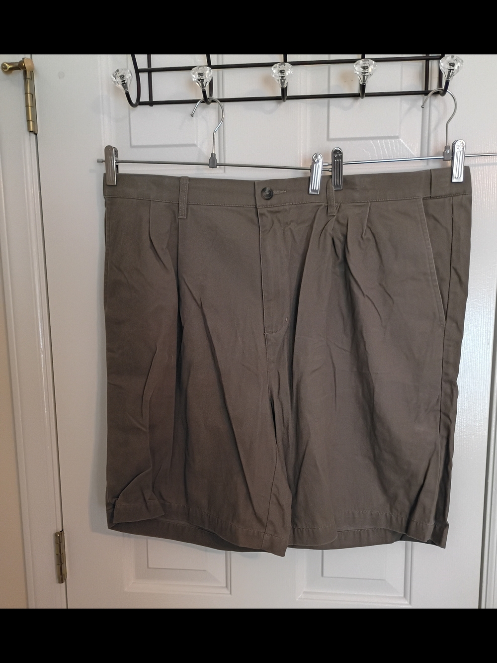 Men's Croft & Barrow Men's Flat Front Shorts in Olive Brown Size 40